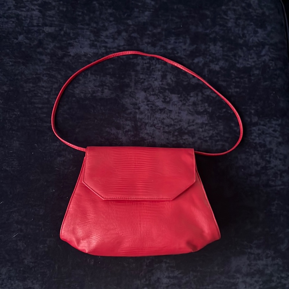 RED PURSE - Picture 1 of 6
